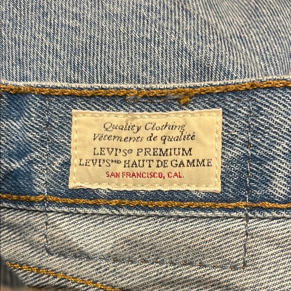 🌸 Levi’s Distressed Light Blue Jeans 🌸 - Picture 3 of 6